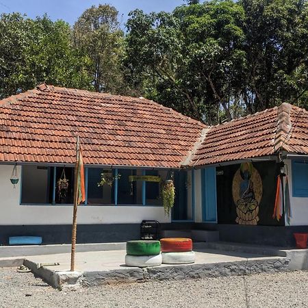 Crossroads Hostel 1957 Kalpatta Ngoại thất bức ảnh